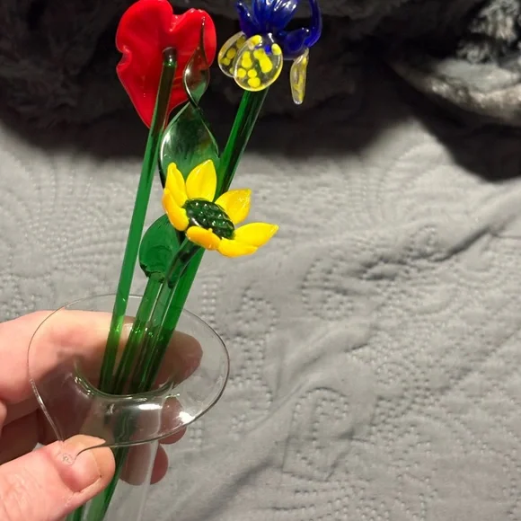 Murano Style Vintage Glass Flower Bouquet – Handcrafted Art in Vase - Picture 1 of 13